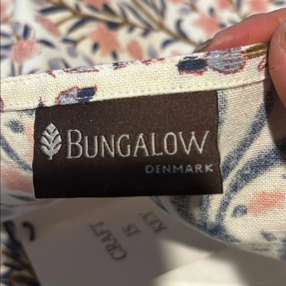 Bungalow Denmark NEW DISHTOWEL Floral Jacquard Navy & Blush NWT hostess gift